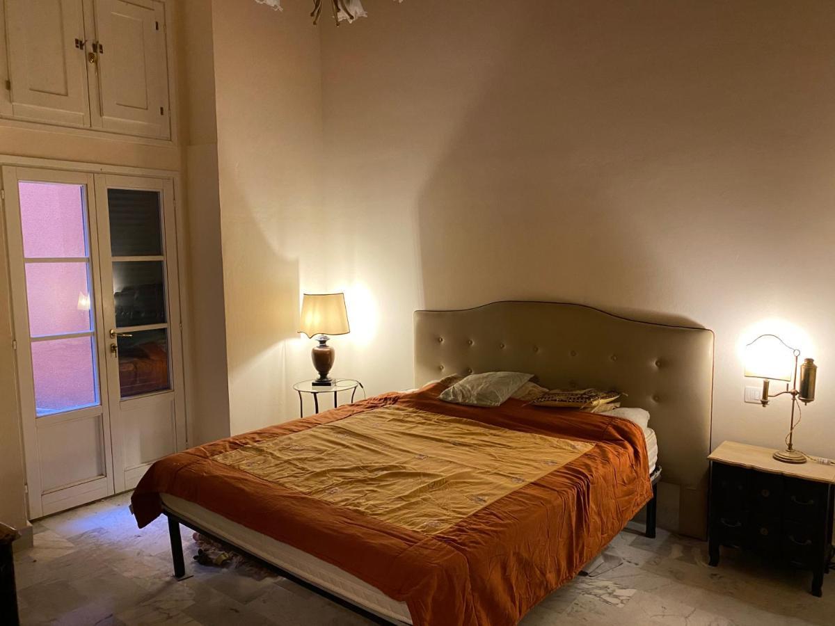 Renovated Apartment With 3 Bedrooms In An Historic Palazzo Between Port And Old Town Livorno Eksteriør bilde