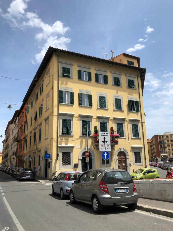 Renovated Apartment With 3 Bedrooms In An Historic Palazzo Between Port And Old Town Livorno Eksteriør bilde