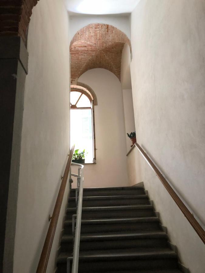 Renovated Apartment With 3 Bedrooms In An Historic Palazzo Between Port And Old Town Livorno Eksteriør bilde