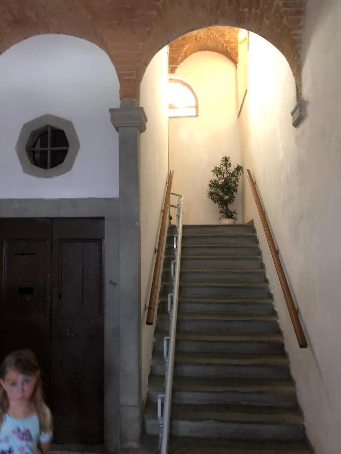 Renovated Apartment With 3 Bedrooms In An Historic Palazzo Between Port And Old Town Livorno Eksteriør bilde