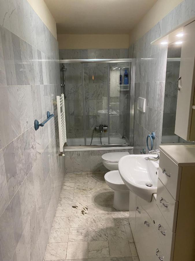 Renovated Apartment With 3 Bedrooms In An Historic Palazzo Between Port And Old Town Livorno Eksteriør bilde