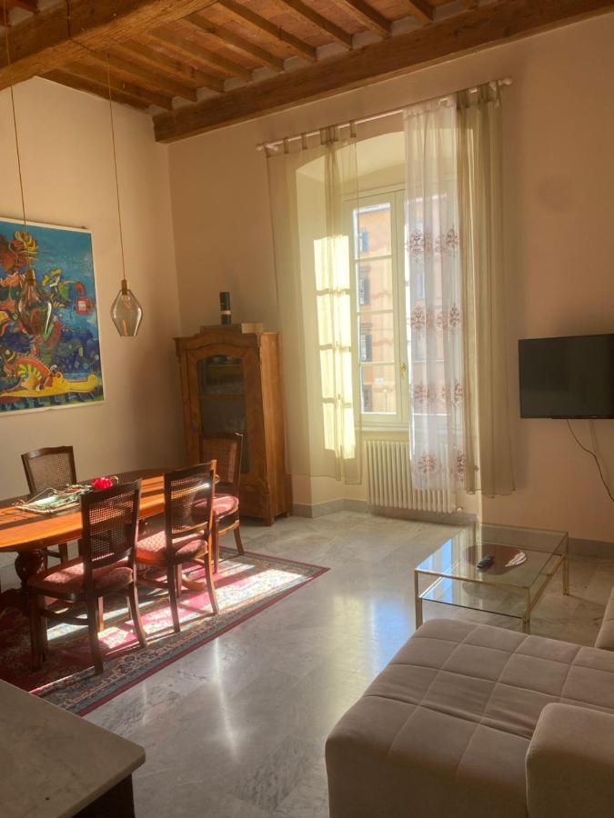 Renovated Apartment With 3 Bedrooms In An Historic Palazzo Between Port And Old Town Livorno Eksteriør bilde