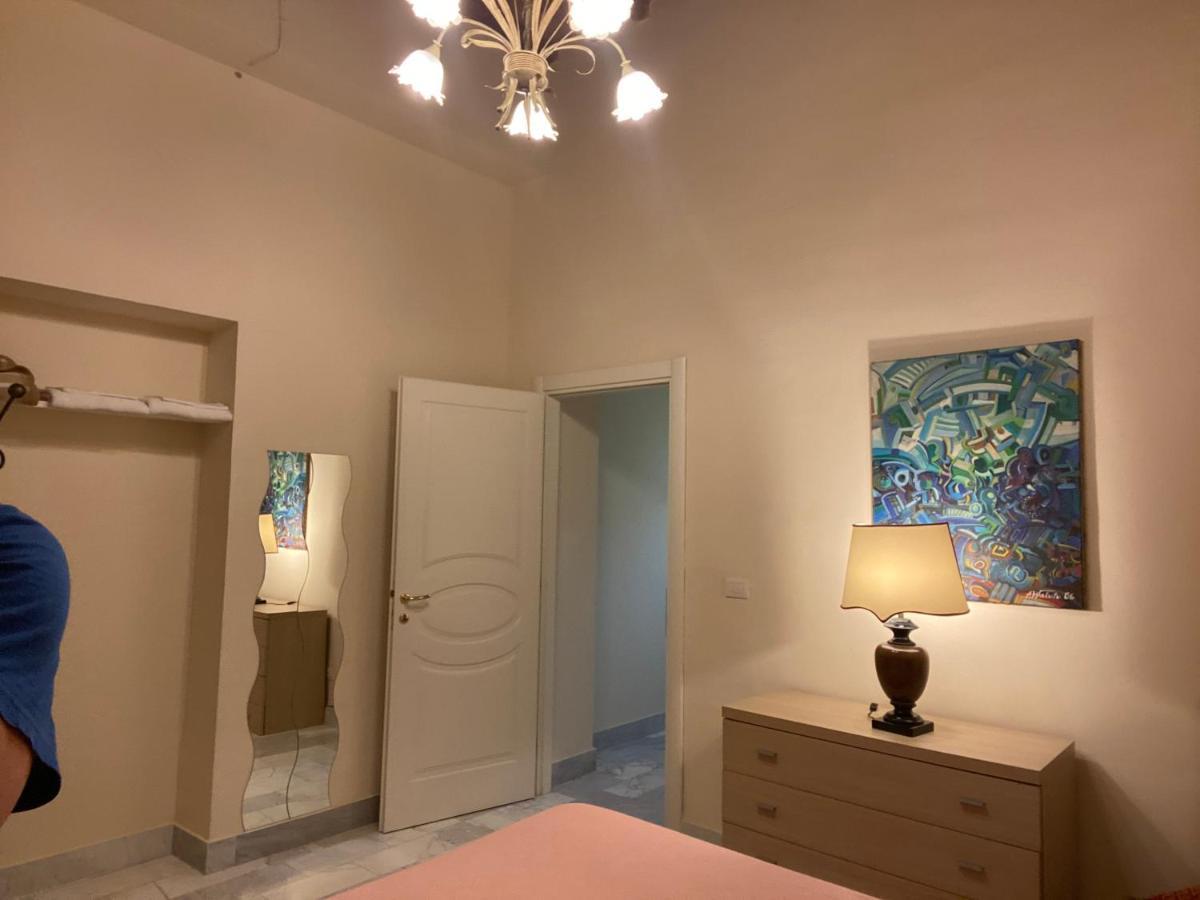 Renovated Apartment With 3 Bedrooms In An Historic Palazzo Between Port And Old Town Livorno Eksteriør bilde
