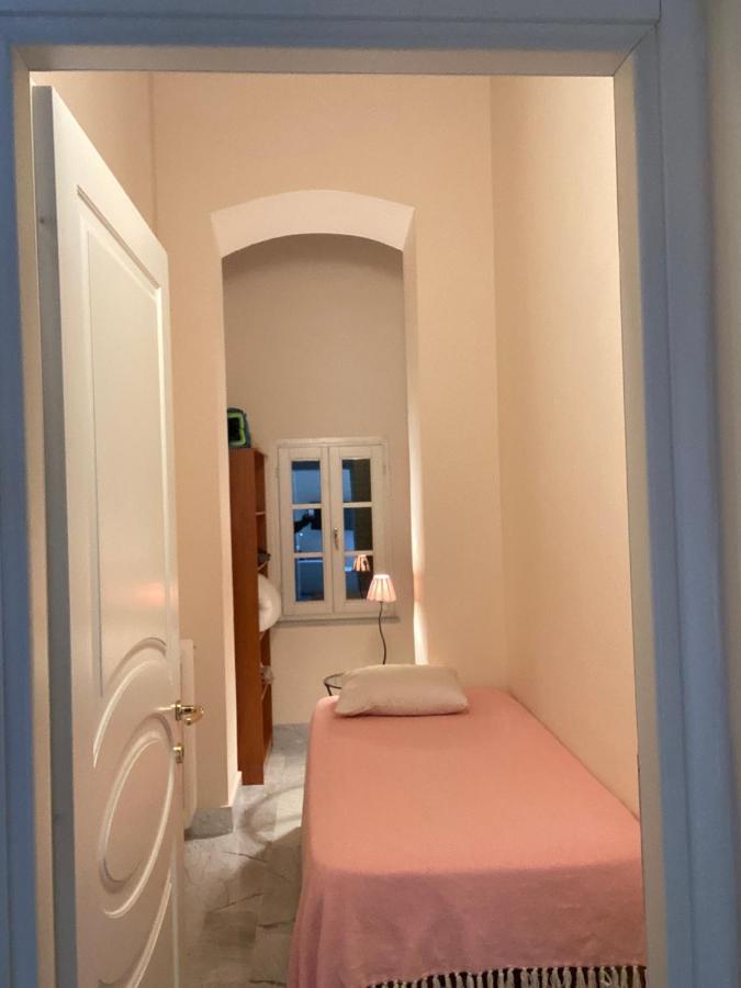 Renovated Apartment With 3 Bedrooms In An Historic Palazzo Between Port And Old Town Livorno Eksteriør bilde